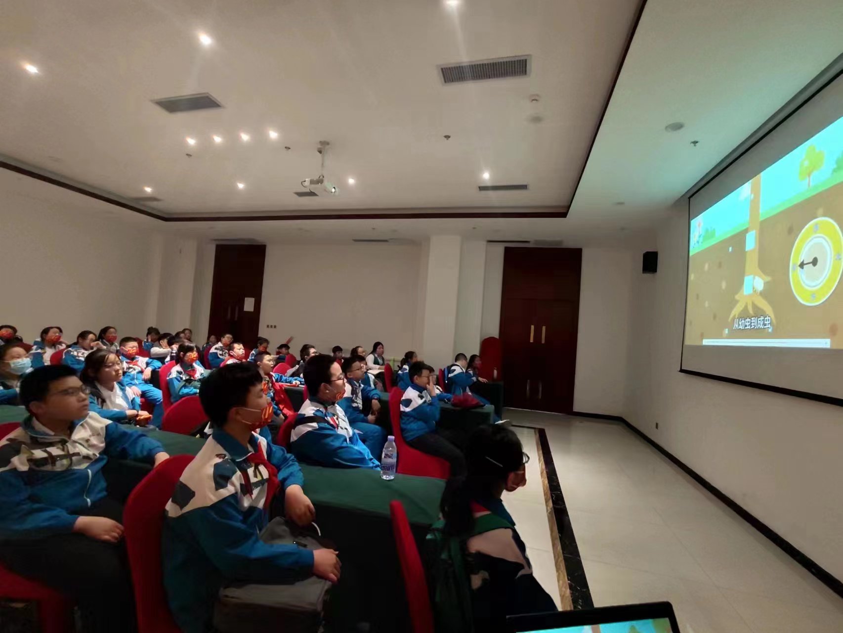 各地中小學(xué)生來(lái)茂豐金蟬科普示范基地研學(xué)